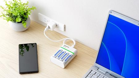 充電式ニッケル水素電池「エネループ」に対応したUSB 