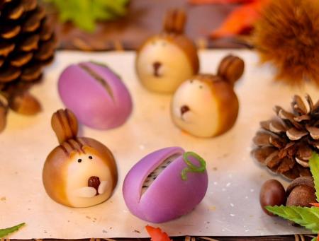 どんぐりを抱えた「りす」と、本物そっくりの「あけび