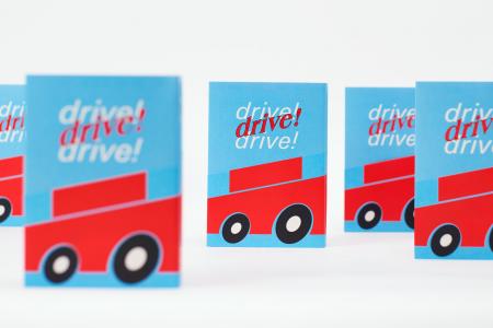 50周年、50人、1,160ページ。自動車本のフリした鈍器