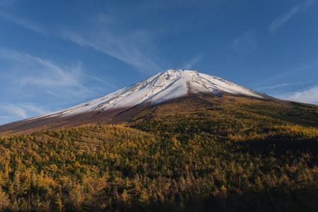 富士山は“登らずに下る”。ビーウェーブが山頂を目指さ