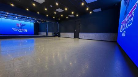 新時代を先取りする教育へ。ダンス・芸能の専門スクー