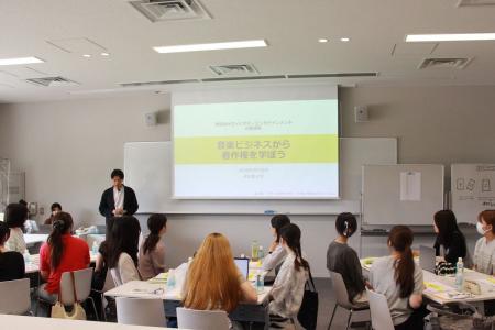 ビクターエンタテインメントと津田塾大学が公開講座を ビクターエンタテインメントと津田塾大学が公開講座を