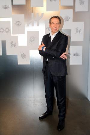 【ロロ・ピアーナ】 ジェフ・クーンズがニューヨーク