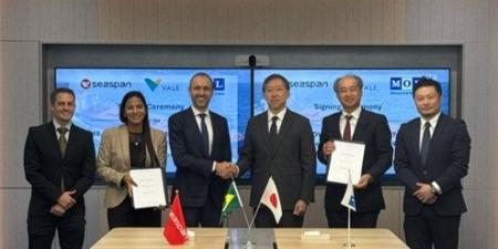 世界初の3元燃料仕様21万重量トン型鉱石専用船を用い 世界初の3元燃料仕様21万重量トン型鉱石専用船を用い