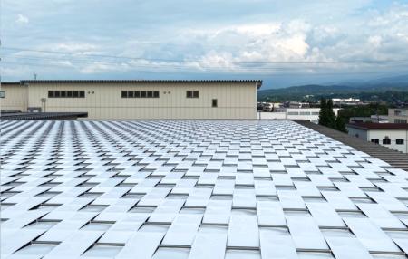 バイホロン株式会社、工場屋根約1,400平方メートル に