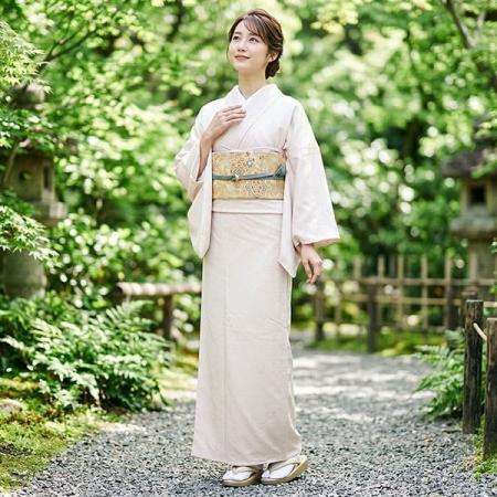 幅広いシーンで活躍する「色無地」の着物レンタルを開