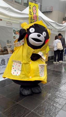【完売ブース続出】雨の大阪・梅田に全国21道府県・44 【完売ブース続出】雨の大阪・梅田に全国21道府県・44
