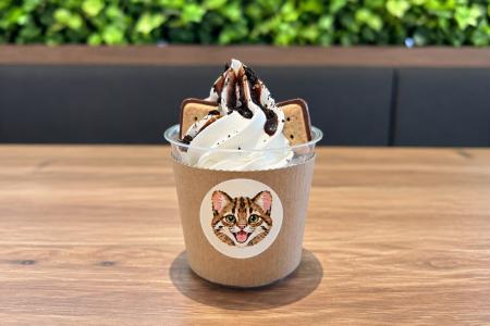 ツシマヤマネコをモチーフにした学生企画のソフトクリ