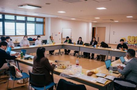 若い発想で老舗米菓メーカーに革命を！近畿大学×岩塚