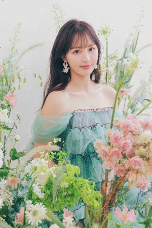 22/7 麻丘真央、グループ卒業記念メモリアル写真集『
