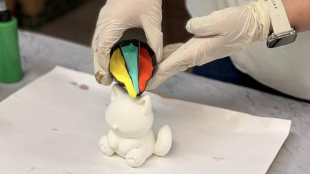3Dプリンタ教室3DLab、絵の具を流しかけて模様をつく