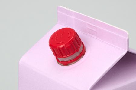 液体紙容器のプラスチック使用量削減と商品の信頼性向