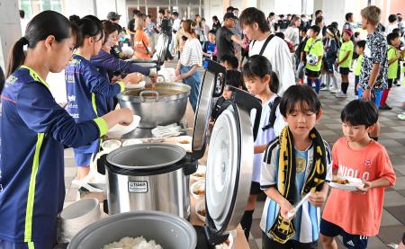 VITAS初の「子ども食堂」、そして「サッカー教室」を