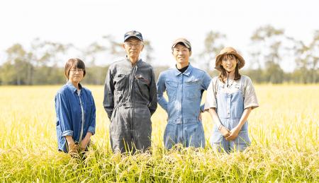 マルハンダイニングとタカシマファーム、田植え・稲刈