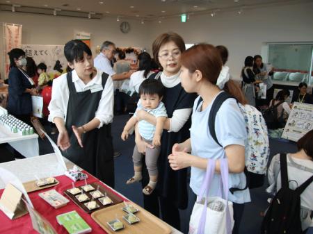 オリジナル定番商品や離乳食試せる子育て応援イベント