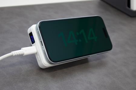 【スマホ・AirPods・Apple Watchをこれ1台で】準固体