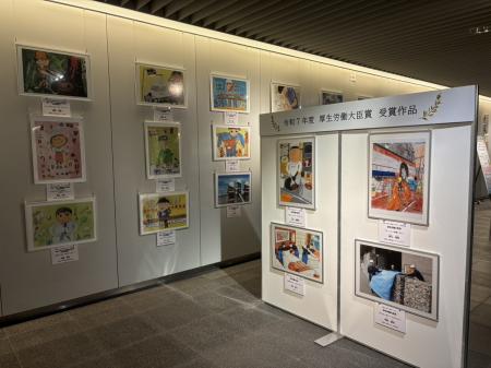 障害のある方が描いた絵画と“働く姿”を捉えた写utf-8