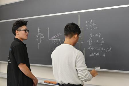 インター生の日々の学習から、進路まで支える。Kokusa インター生の日々の学習から、進路まで支える。Kokusa