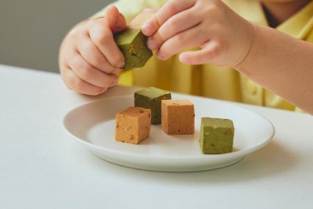 「おやつの時間に、たんぱく質を。」新しいおやつの選 「おやつの時間に、たんぱく質を。」新しいおやつの選