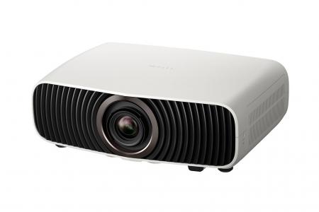 3,600lmの高輝度と4K(注1)表示に対応。家庭用プロジ 3,600lmの高輝度と4K(注1)表示に対応。家庭用プロジ