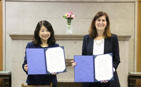 聖心女子大学がコティ・カレッジ（アメリカ）とutf-8