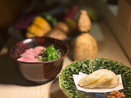 大阪・北新地「三輪」、“なにわ伝統野菜”を旬の順に揚 大阪・北新地「三輪」、“なにわ伝統野菜”を旬の順に揚