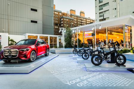 【MATE.BIKE】Mercedes-Benz STUDIO TOKYOにて、イン
