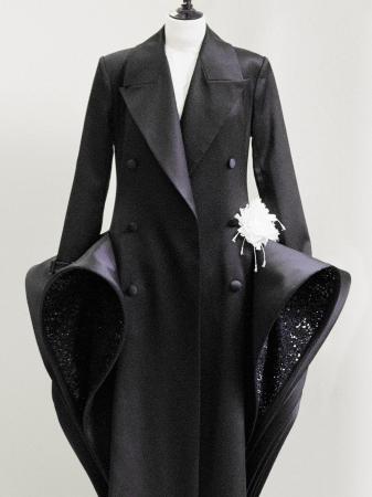 【Dior】セリーヌ・ディオンが自身のコンサートで纏っ