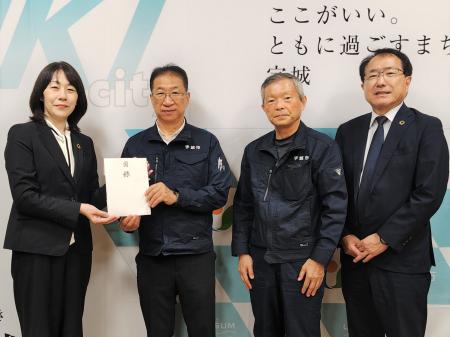 熊本地震の募金を贈呈　氷川、八代など4市町の首長と