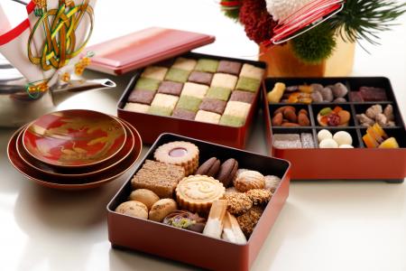 【京都・ホテル長楽館】新春を彩る三段重のスイーツ「