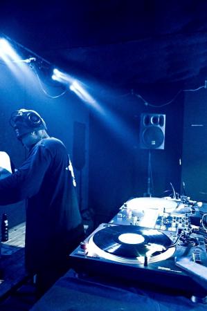 ［兵庫県豊岡市]DJによる館内BGM付♪図書館「ナイトラ