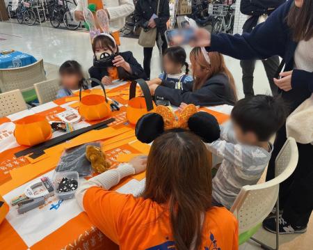 ハロウィンを通じて、学生らの学びを地域や子どもたち