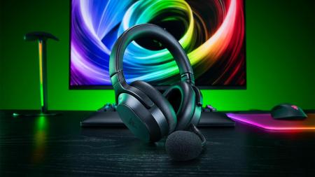ヘッドセット1台で、一日中、どこでも。Razer、Barrac
