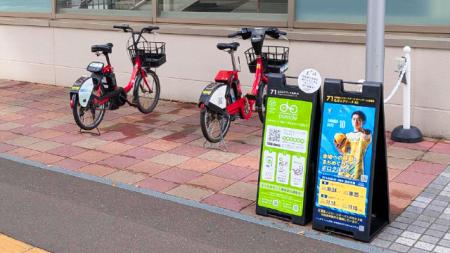シェアサイクル「ポロクル」のポートに「北海道イエロ シェアサイクル「ポロクル」のポートに「北海道イエロ