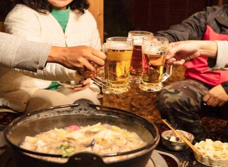 薪ストーブを囲んで薬膳鍋、冷えたらこたつへ。千葉・