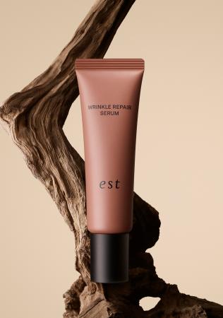年齢印象を左右する、目もと・口もとに。「est」から
