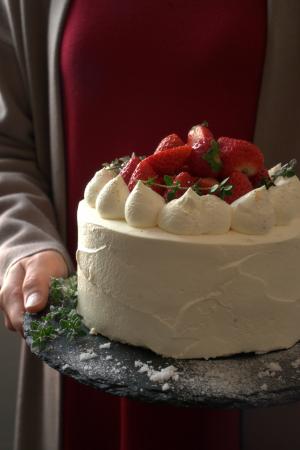 毎年人気の「苺が主役のクリスマスケーキ」に加え、3