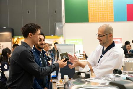 日本の職人が握るおにぎり、パリで好評　おにぎり協会