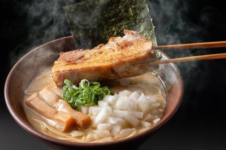 まねき食品の創業者の名を受け継ぐ「木八ラーメン」誕 まねき食品の創業者の名を受け継ぐ「木八ラーメン」誕