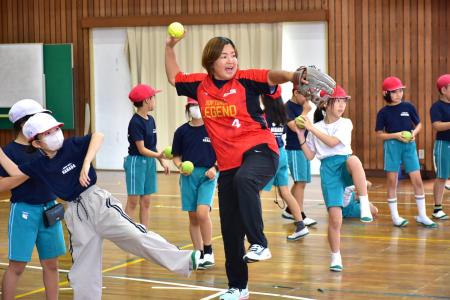 五輪メダリストが豊橋市花田小で特別授業、「こうなる 五輪メダリストが豊橋市花田小で特別授業、「こうなる