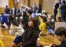 大田区立羽田小学校 全生徒の夢をのせた紙飛行機で作