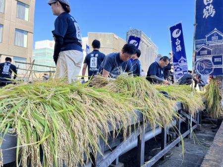 白鶴酒造では、なんと東京銀座にある支社の屋上「...