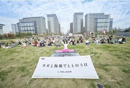 都内中央区晴海ふ頭公園で、無料で楽しめるヨガイベン