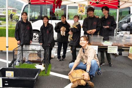 日本で唯一！動物園予備校の 動物に見て・触れて・買