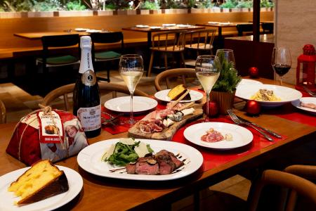 Eatalyのレストランで本格的なイタリアのクリスマスシ