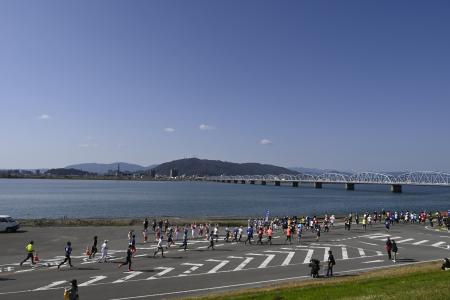 春の阿波路を踊るように走れ！とくしまマラソン２０２