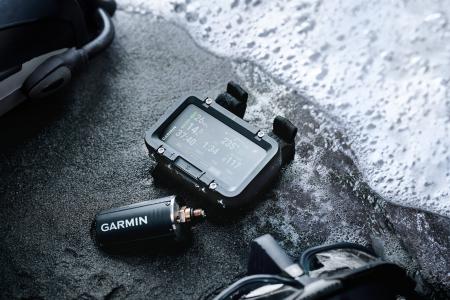 Garmin初の大型スクリーン搭載ダイブコンピューター登