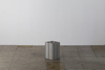 風景に溶け込む傘立て「Slate Umbrella Stand」を プ