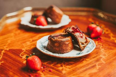 東京・蔵前のカヌレ専門店「KURAMAE CANNELE」にて、2