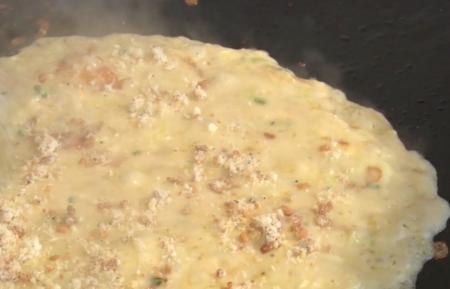 【お好み焼 道とん堀】もんじゃ焼きなのに「真っ白」!